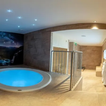Luxusni V Resortu Se Sluzbami V Srdci Krkonos - Sluzby Wellness Docasne Mimo Provoz * Vrchlabí
